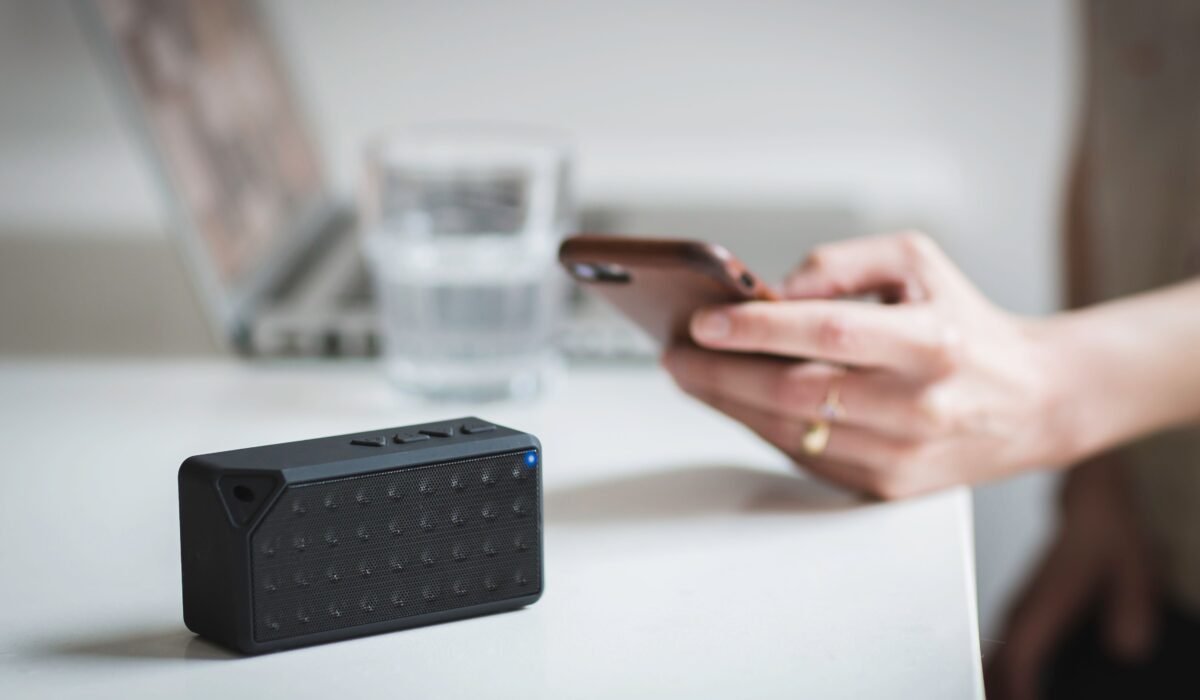 improve bluetooth speaker sound — Improve Bluetooth Speaker Sound: 5 Effective Tips — Photo by Burst on Pexels