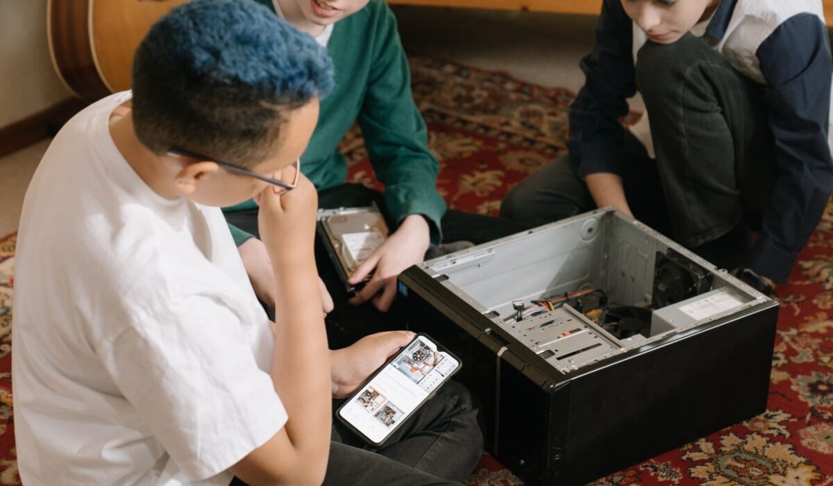 troubleshoot common hardware issues — Troubleshoot Common Hardware Issues: 5 Effective Steps — Photo by cottonbro studio on Pexels