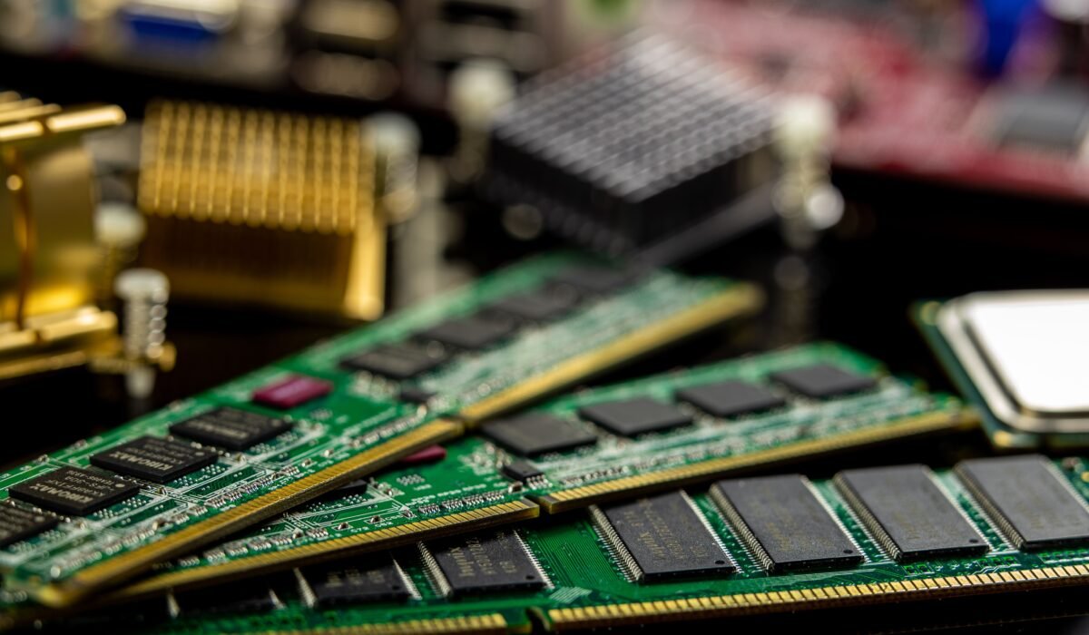 types of computer memory — Types of Computer Memory: 7 Essential Categories — Photo by Sergei Starostin on Pexels