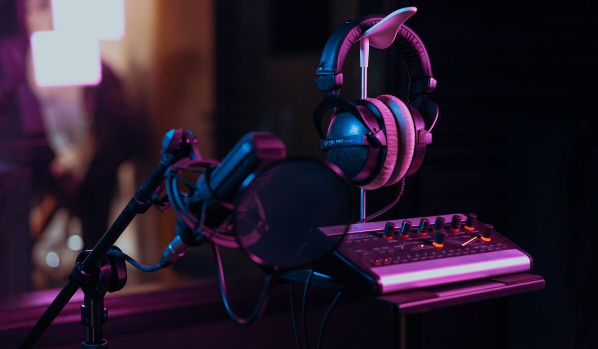 home recording audio quality — Home Recording Audio Quality: 5 Proven Ways — Photo by Los Muertos Crew on Pexels