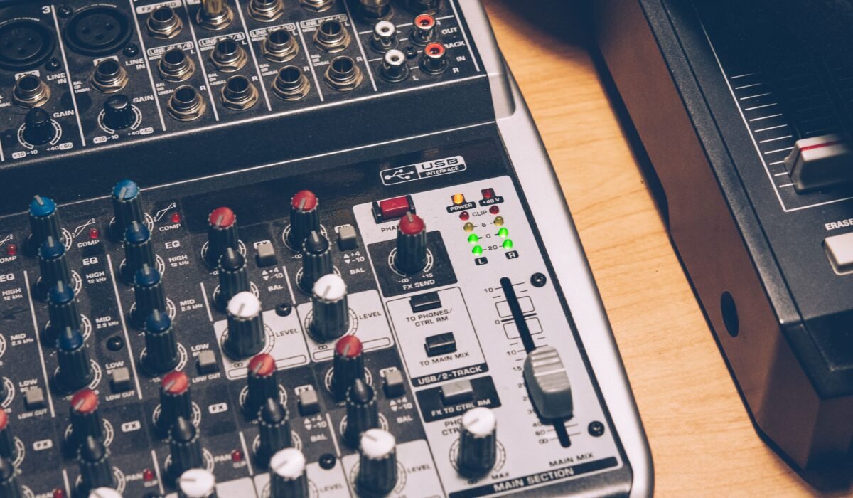 optimize audio interface settings — Optimize Audio Interface: 5 Essential Settings — Photo by Hendrik B on Pexels