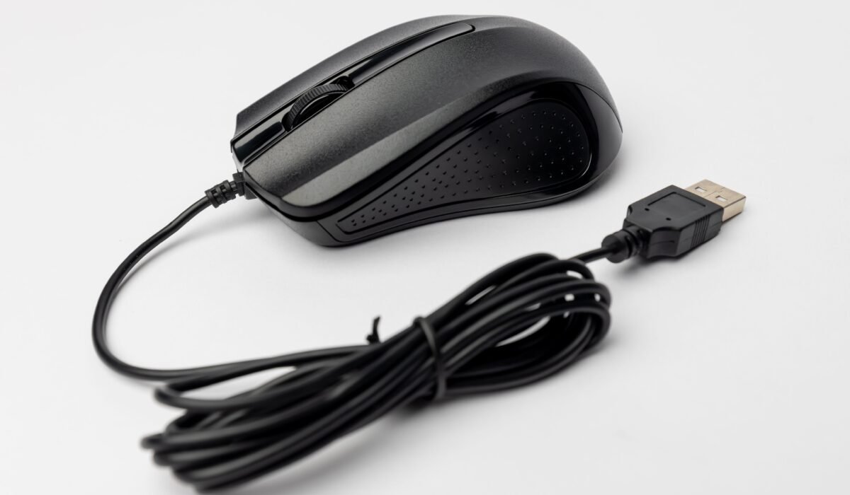 essential computer input devices — Essential Computer Input Devices: 8 Guides — Photo by Matheus Bertelli on Pexels