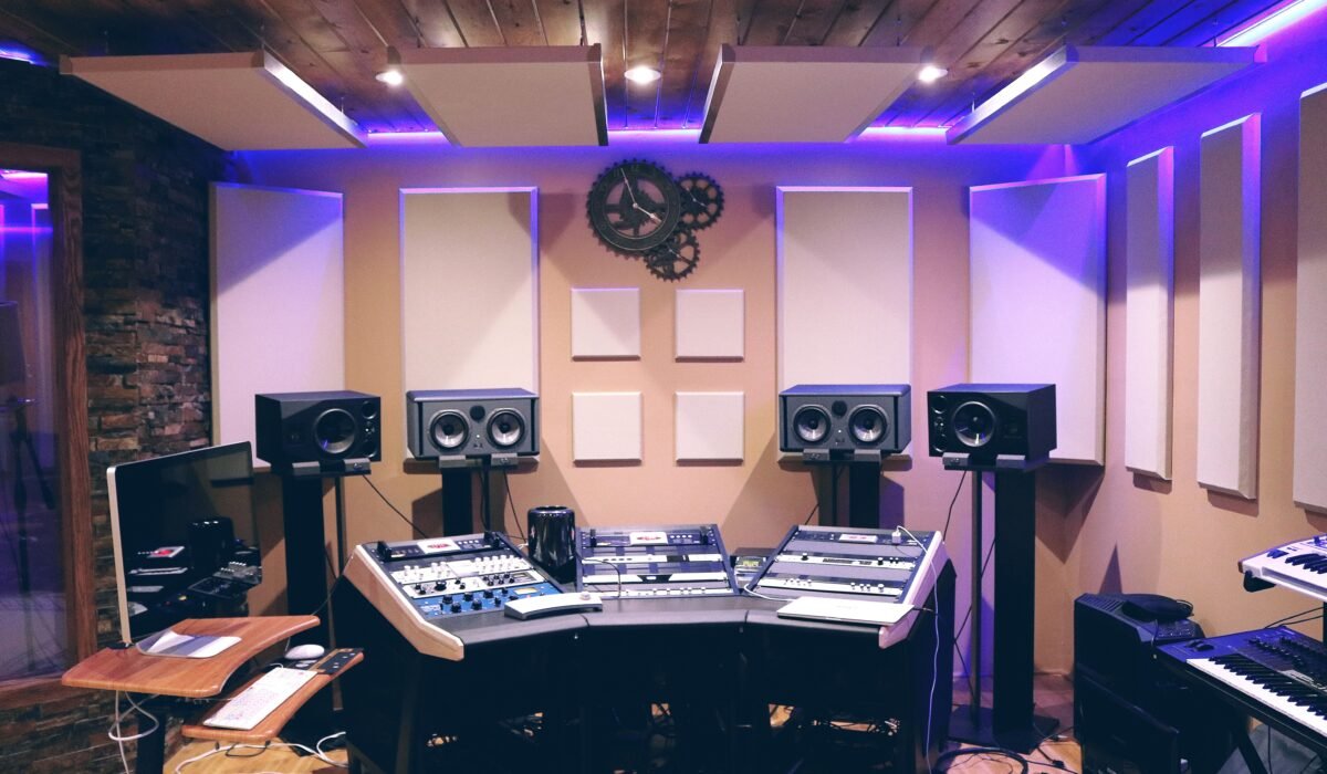 home recording audio clarity — Home Recording Audio Clarity: 5 Proven Ways — Photo by Pixabay on Pexels