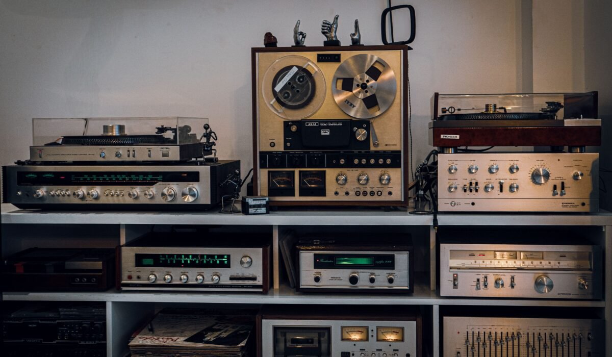home speaker placement tips — Home Speaker Placement: 5 Effective Tips — Photo by Javier Zari U. on Pexels
