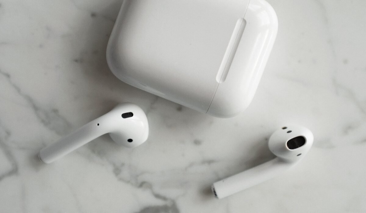 enhance wireless earbud audio — Enhance Wireless Earbud Audio: 7 Effective Tips — Photo by ready made on Pexels