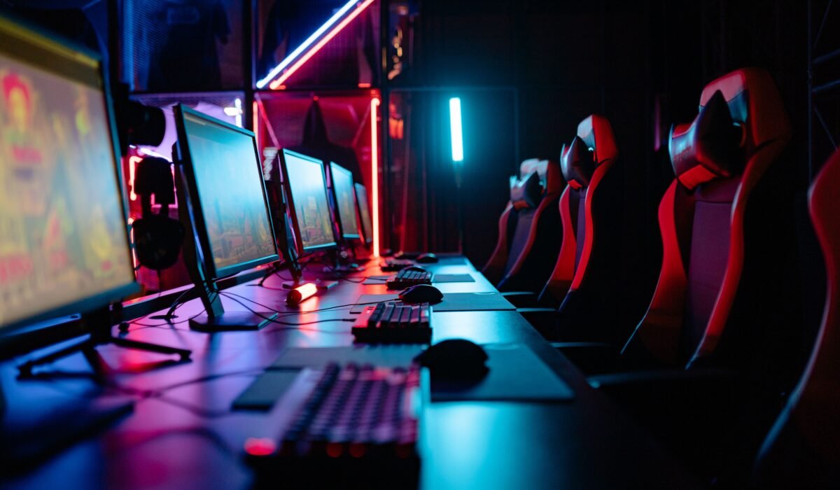 futuristic gaming setup — Futuristic Gaming Setup: 5 Essential Gadgets — Photo by Yan Krukau on Pexels
