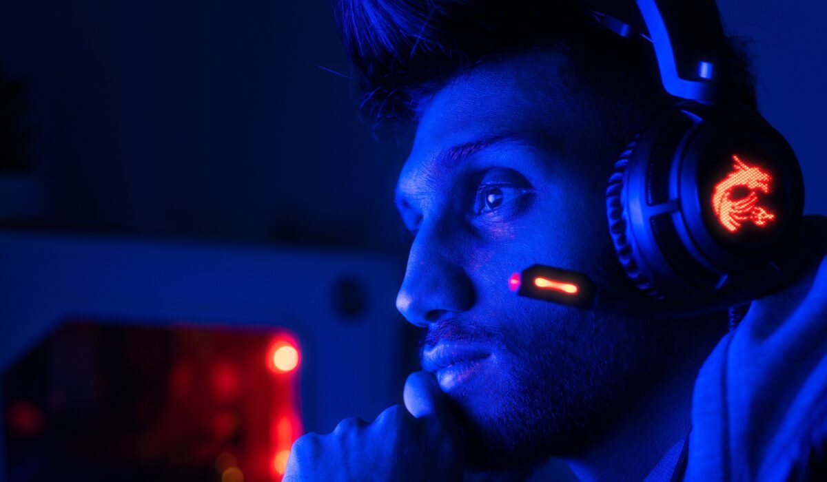 improve gaming headset audio — Improve Gaming Headset Audio: 5 Expert Tips — Photo by Helmy Zairy on Pexels