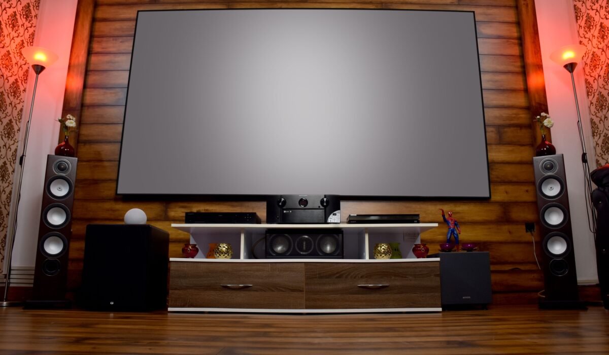 elevate home cinema audio — Elevate Home Cinema Audio: 5 Expert Tips — Photo by Avinash Kumar on Pexels